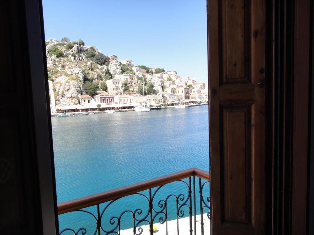 Captain'S Suites Symi Exterior foto