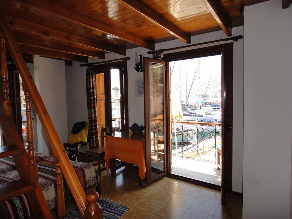 Captain'S Suites Symi Exterior foto