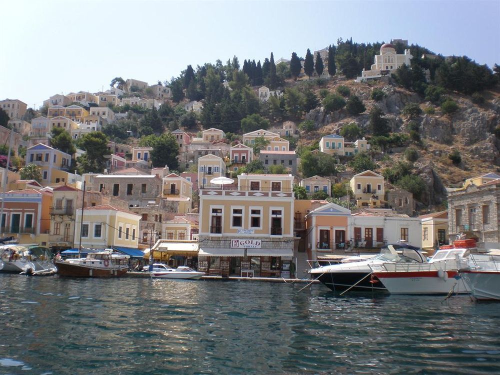 Captain'S Suites Symi Exterior foto